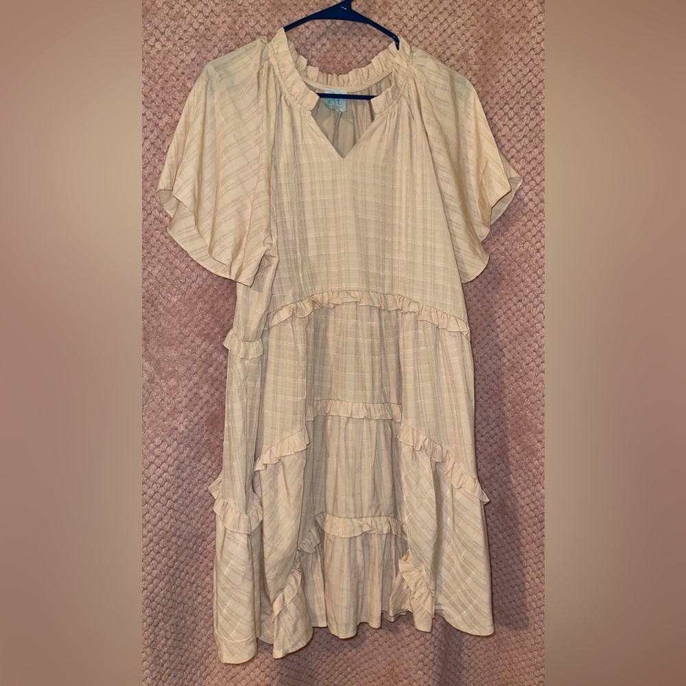 Shop the Mint tan oversized flowy short sleeve summer dress size M